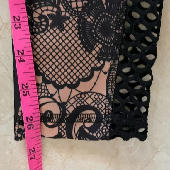ABS2BE Floral/Paisley Leggings with Mesh Sides & Scrunch Booty - Picture 9 of 11